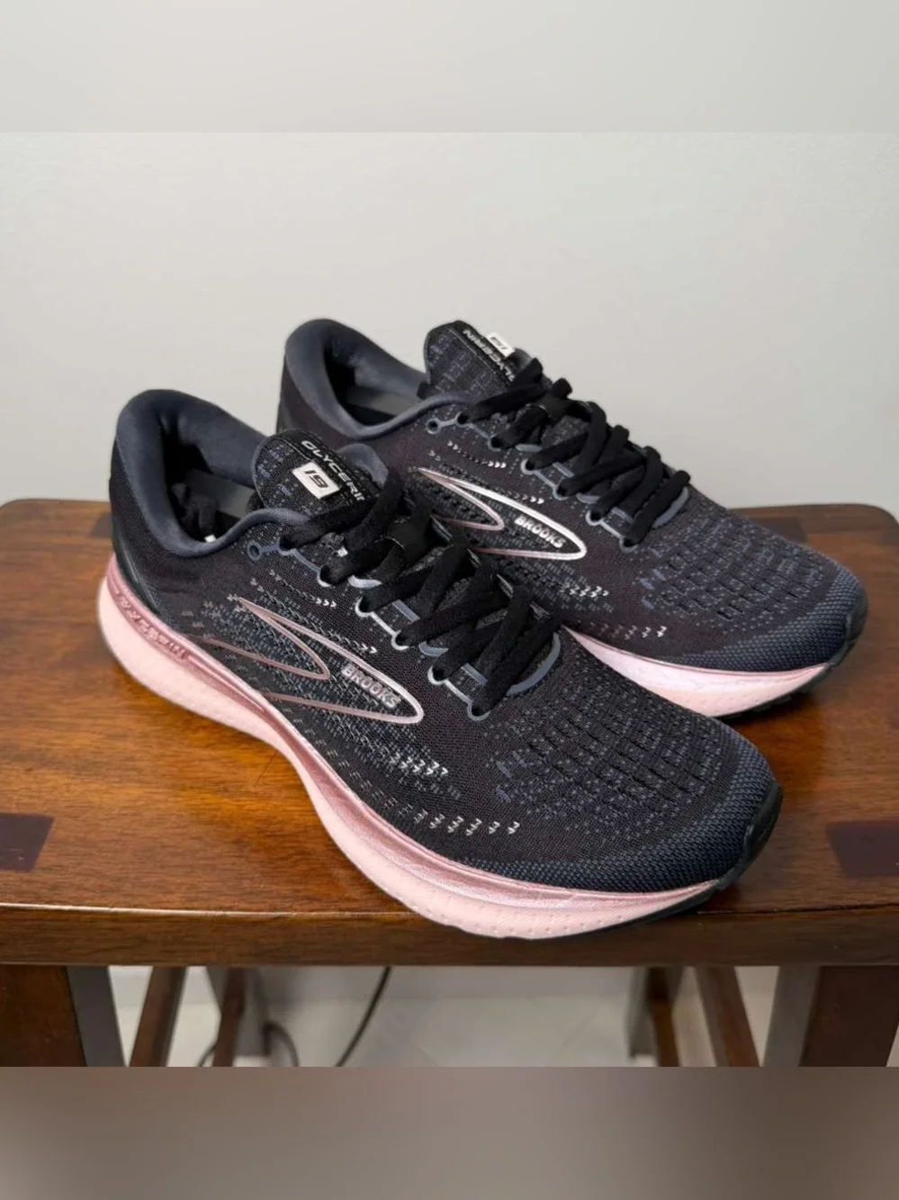 Brooks Glycerin 19 Women’s Size 8 Black Pink Running Shoes Excellent Condition